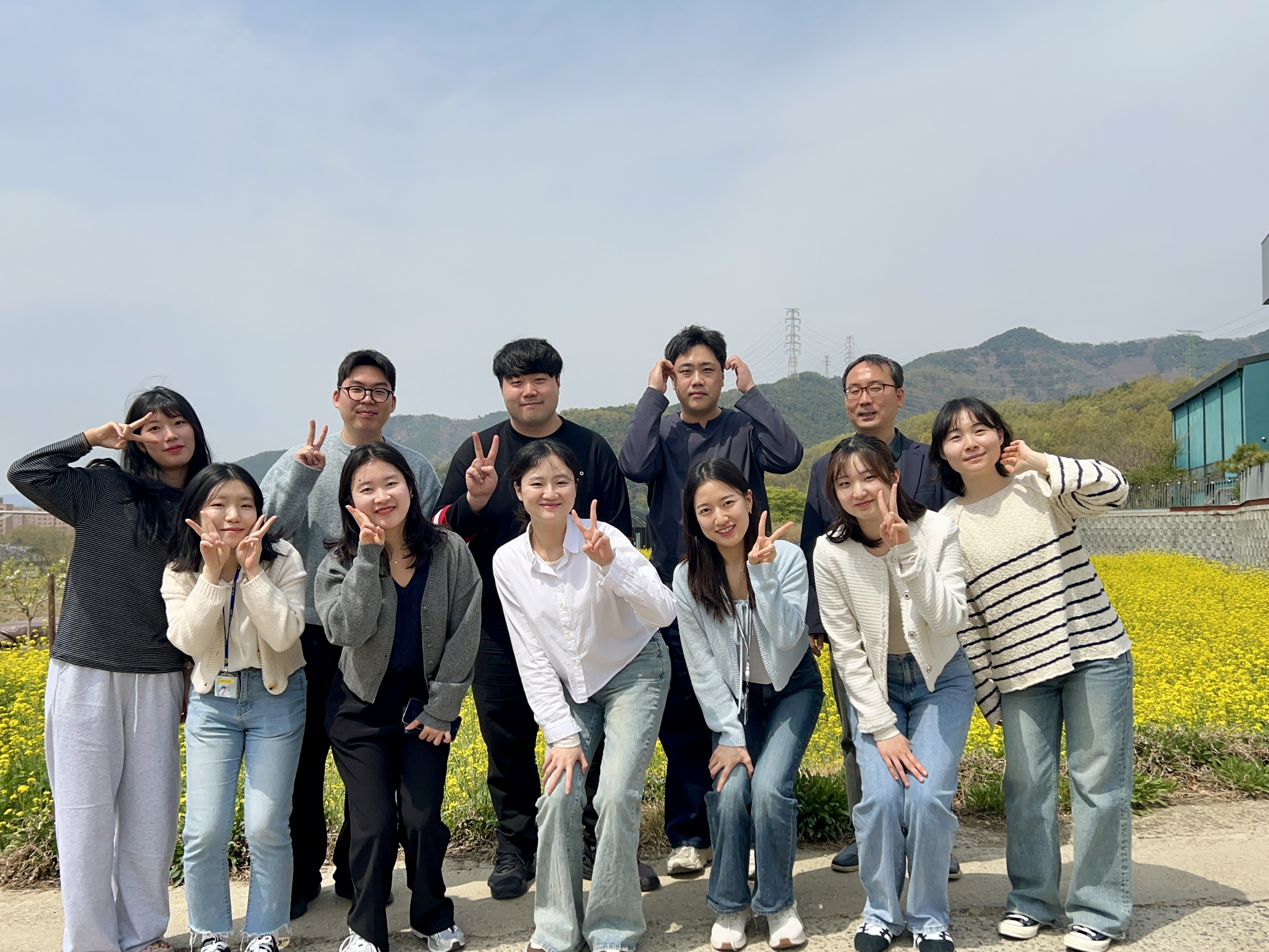 봄맞이 단체 사진(040925)관련 이미지