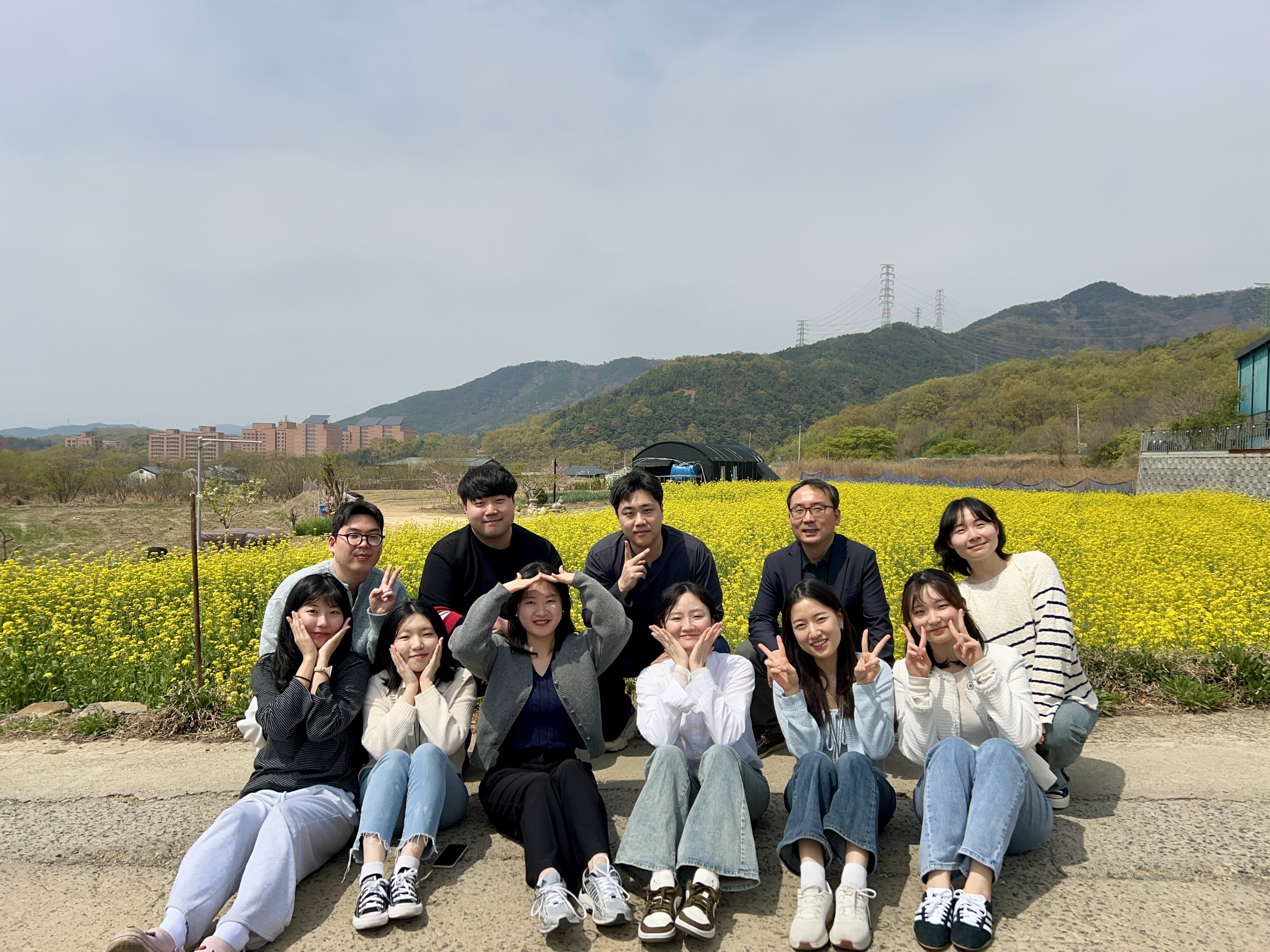 봄맞이 단체 사진(040925)관련 이미지